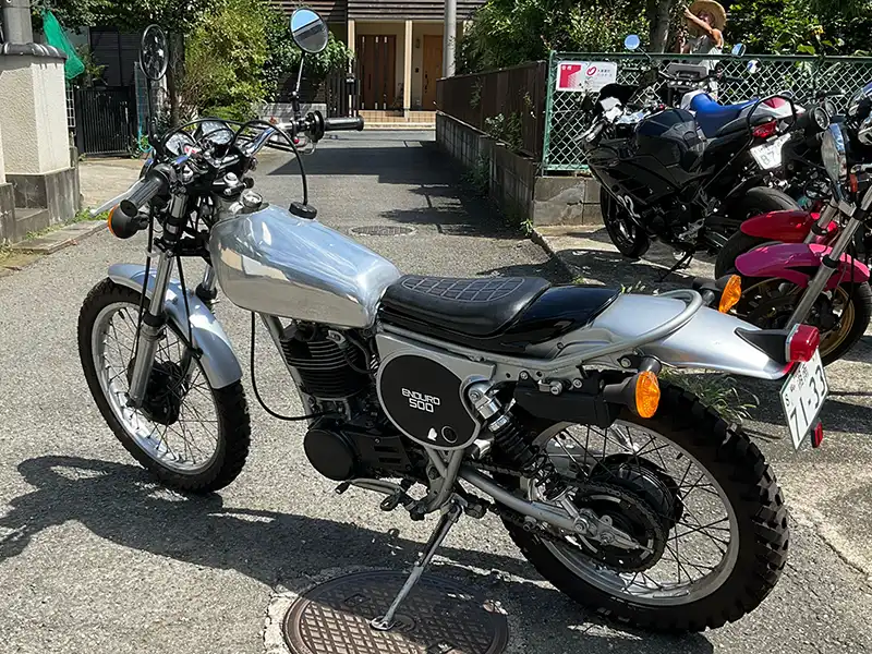 カスタムシートの装着によりストリートライドも最適